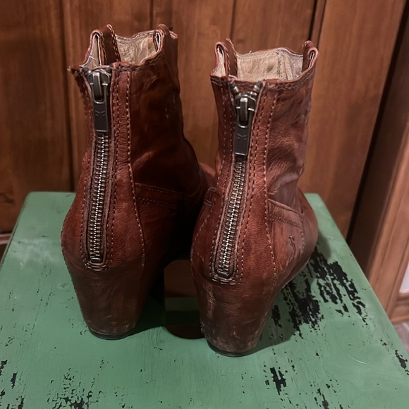 Frye size 7 - Picture 2 of 2